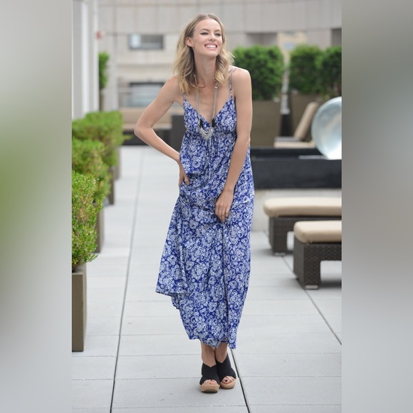 CLUB MONACO 100% Viscose Boho Flowy Lightweight V-neck Maxi Dress EUC Size 2 - Picture 1 of 8